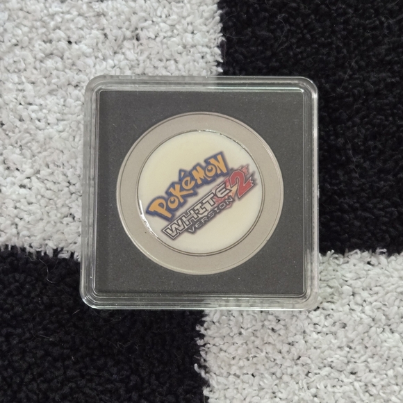Pokemon White Version 2 collector coin - Picture 1 of 2